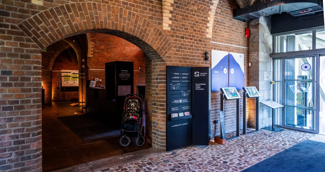 Wejście na sale wystawowe Galerii Śluza